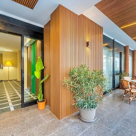 Apartmanhotel In Just 150 Mt From The