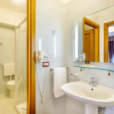 Apartahotel In Just 150 Mt From The 3*